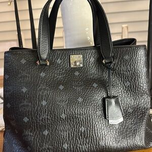 MCM LARGE VISETOS LEATHER
TOTE - BLACK